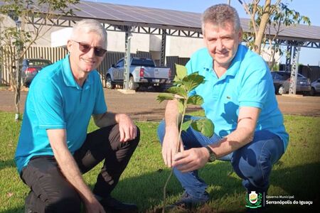 Plantio de ipê marca a Semana do Meio Ambiente em Serranópolis do Iguaçu